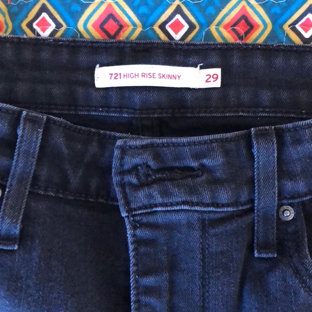 Levi’s 721 High Rise Skinny w/ Raw Hem